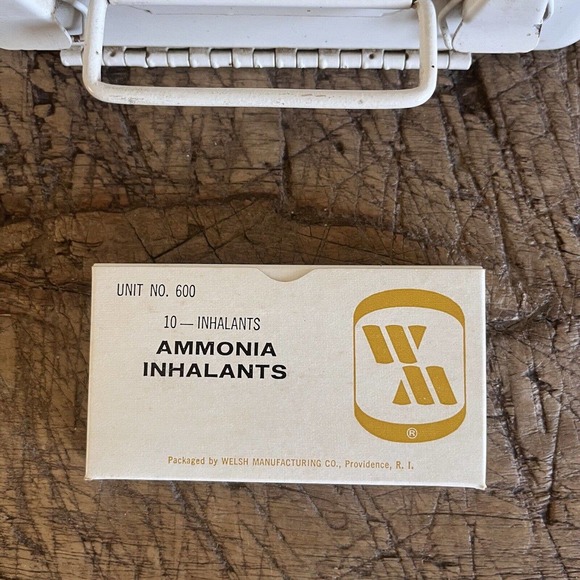 Vintage Welsh First Aid Kit Metal Wall Hanging with Contents - Bandages, etc - Picture 9 of 10